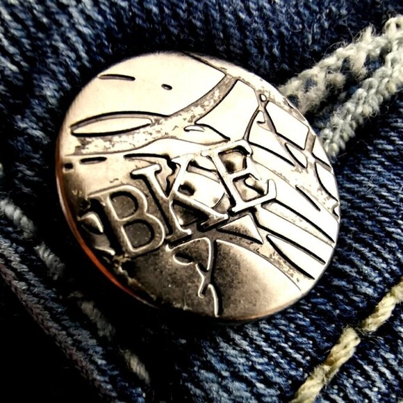 BKE Harper EUC Women's 6 Curvy Embroidered Hand Sanded and  BPL1107 Crop Jeans - Picture 5 of 15